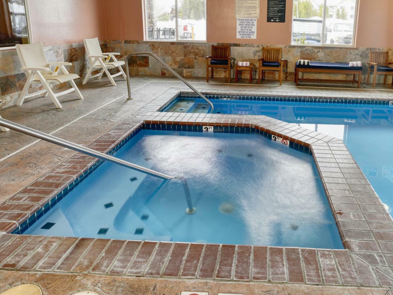 Yellowstone Park Hotel Вест-Йеллоустоун Екстер'єр фото