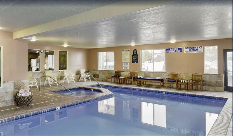 Yellowstone Park Hotel Вест-Йеллоустоун Екстер'єр фото