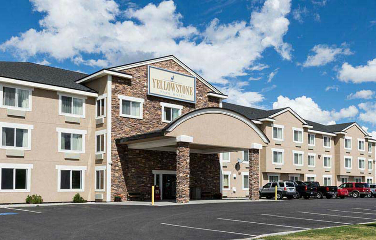 Yellowstone Park Hotel Вест-Йеллоустоун Екстер'єр фото